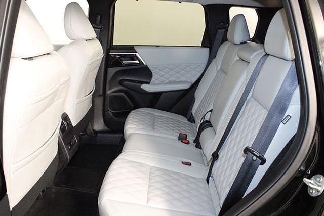 MitsubishiOutlander PHEV11