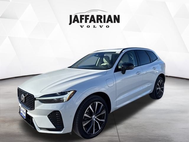 2023 Volvo XC60 Recharge T8 Plus Dark Theme eAWD