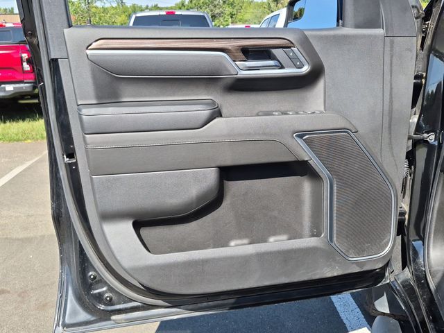 Used 2025 Black Chevrolet LT image 19
