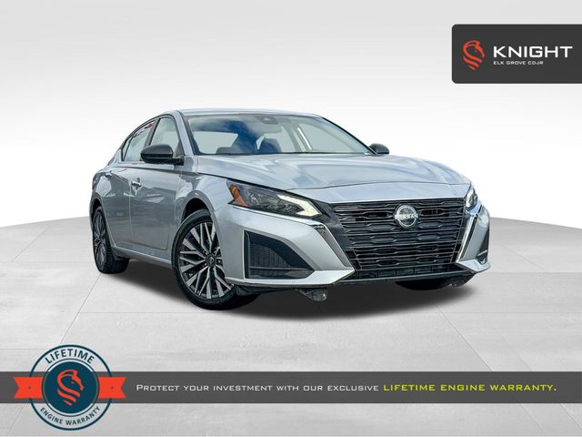 Brilliant Silver Metallic 2024 Nissan Altima Sedan Front-Wheel Drive Continuously Variable Transmission