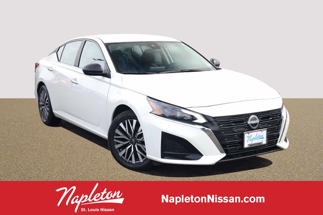 Glacier White 2025 Nissan Altima 2.5 SV FWD Sedan Front-Wheel Drive Continuously Variable Transmission