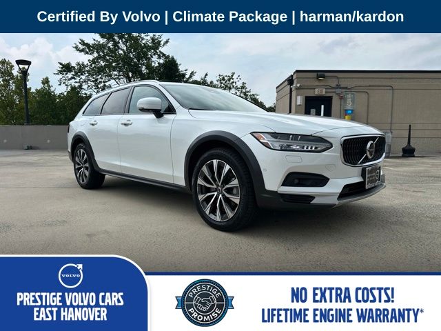 2025 Volvo V90 Cross Country B6 Plus AWD