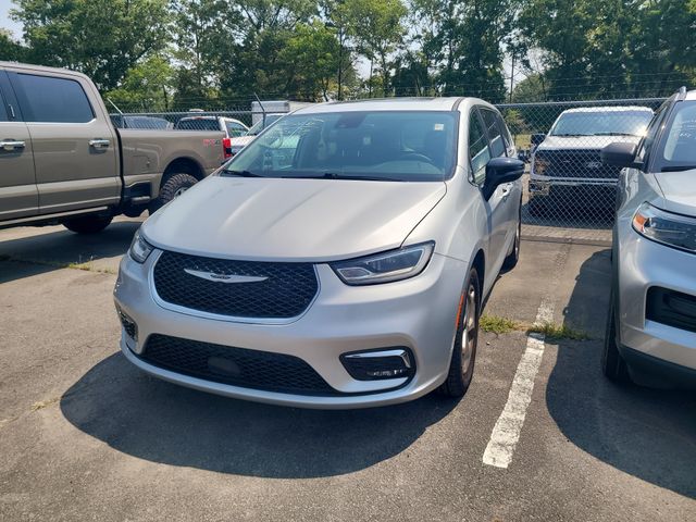Silver Mist Clearcoat 2024 Chrysler Pacifica Minivan Front-Wheel Drive 9-Speed Automatic