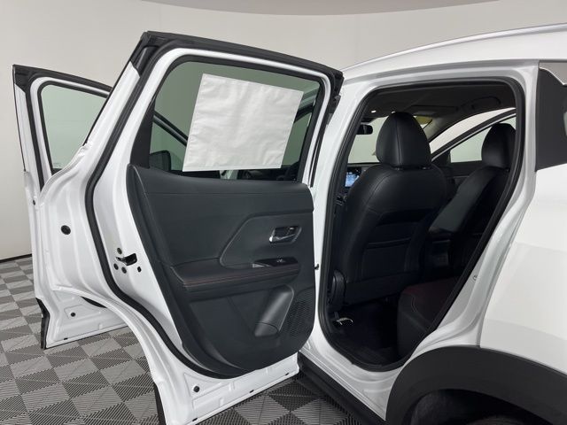2025 Aspen White Tricoat Nissan Kicks SR FWD SUV