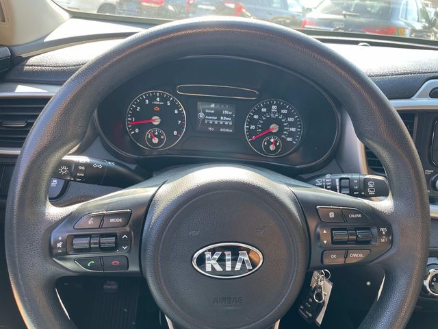 2017 Kia Sorento LX 28