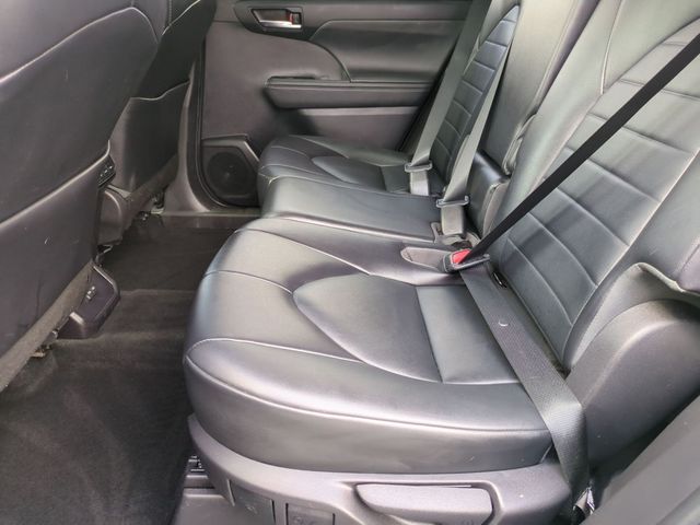 used 2022 Toyota Highlander car, priced at $32,771