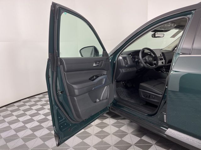 2025 Obsidian Green Pearl/Super Black Nissan Pathfinder SL FWD SUV