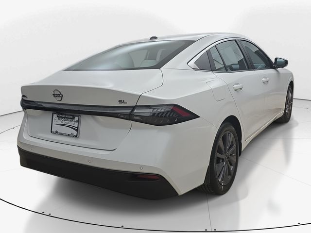 New 2026 White Nissan SL image 4