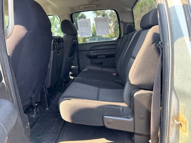 2013 Silver Ice Metallic Chevrolet Silverado 2500HD LT 4X4 Truck