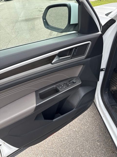 2023 Volkswagen Atlas 2.0T SE White at Sutliff Volkswagen