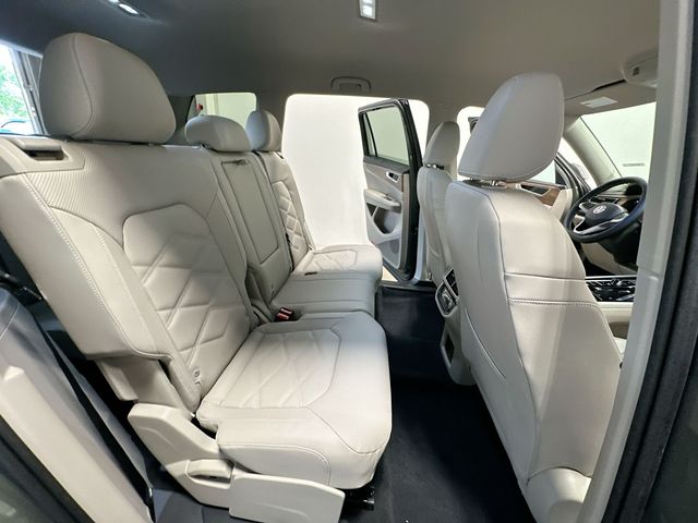 2026 Volkswagen Atlas 2.0T SE w/Technology Green at Subaru and VW of Moon Township