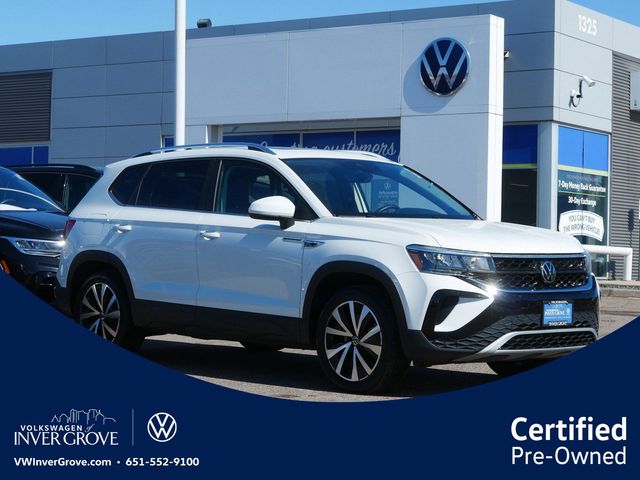 Pure White 2023 Volkswagen Taos SE 4Motion SUV / Crossover All-Wheel Drive 7-Speed Dual Clutch