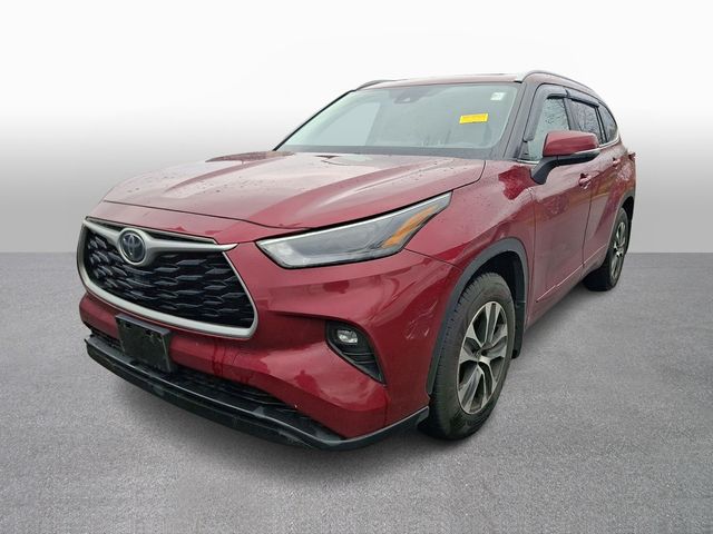 Red (Ruby Flare Pearl) 2023 Toyota Highlander XLE FWD SUV / Crossover Front-Wheel Drive 8-Speed Automatic