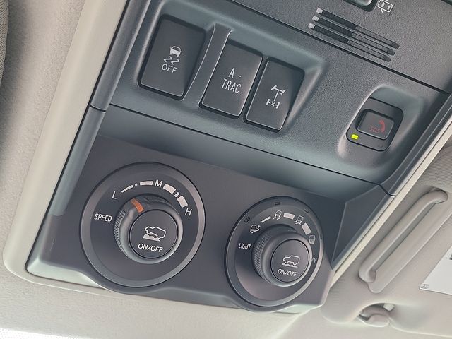 2023 Toyota 4Runner TRD Off-Road photo
