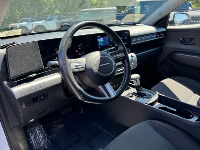 Used 2025 White Hyundai SEL image 24