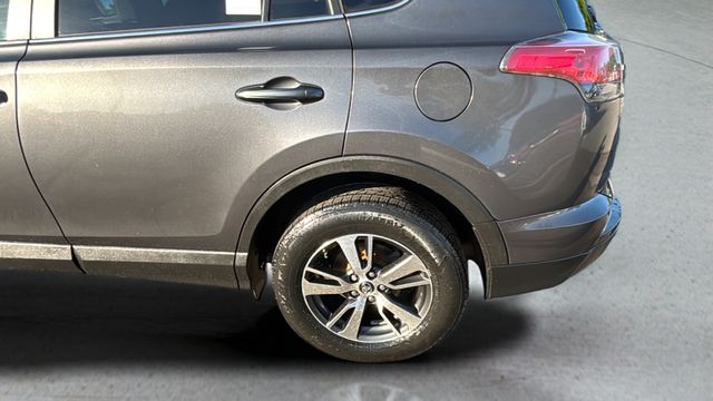 Used 2018 Gray Toyota XLE image 41