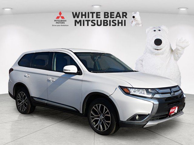 White 2018 Mitsubishi Outlander SE AWC SUV / Crossover All-Wheel Drive Continuously Variable Transmission
