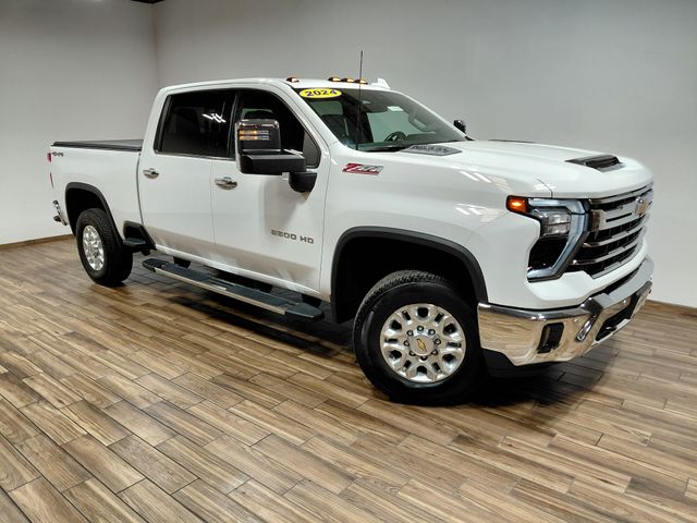 Summit White 2024 Chevrolet Silverado 2500HD LTZ Crew Cab 4WD Pickup Truck Four-Wheel Drive Automatic