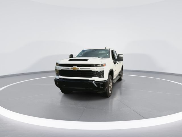 Used 2026 White Chevrolet Custom image 3