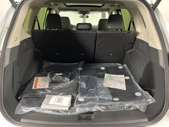 2025 Everest White Pearl Nissan Rogue SV FWD SUV