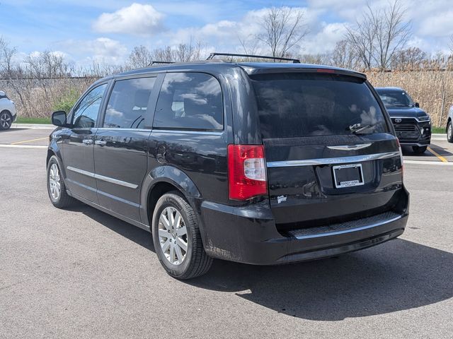 2015 Chrysler Town & Country - Image 3