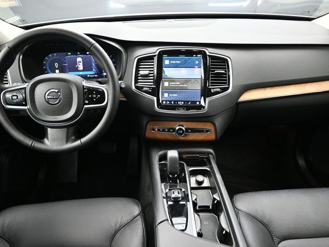 2024 Volvo XC90 B5 Plus photo