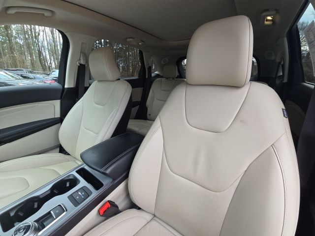 2022 Ford Edge Titanium:168337A