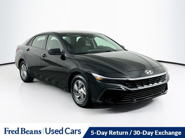 Abyss Black 2026 Hyundai Elantra Sedan Front-Wheel Drive Continuously Variable Transmission