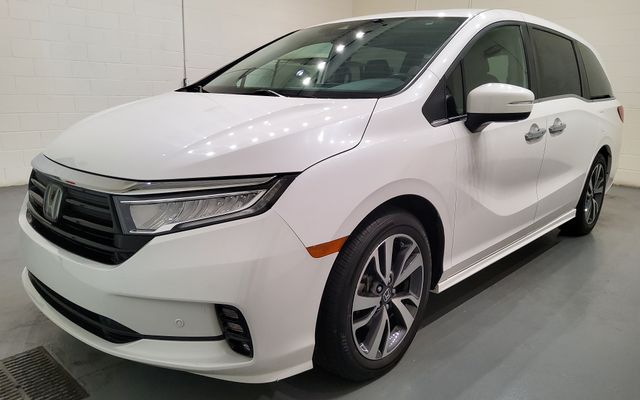 Used 2023 White Honda Touring image 3