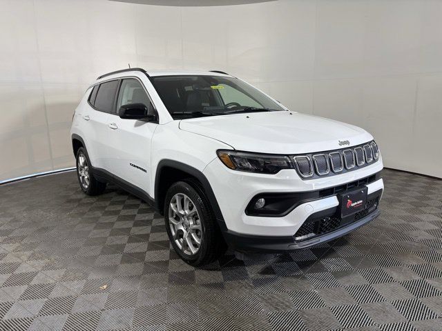 Bright White Clearcoat 2022 Jeep Compass SUV / Crossover Four-Wheel Drive 9-Speed Automatic