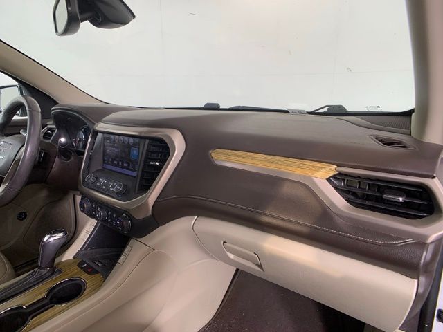 2017 GMC Acadia Denali 34