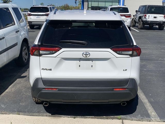 2022 Toyota RAV4 LE 9