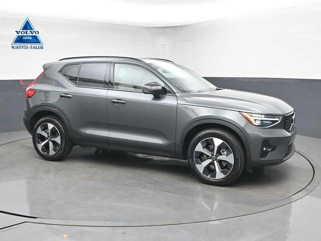 Forest Lake 2026 Volvo XC40 B5 Plus AWD SUV / Crossover All-Wheel Drive Automatic