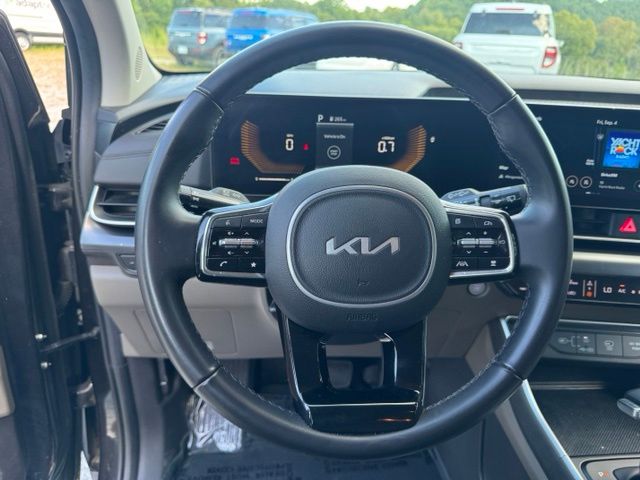 Used 2025  Kia LXS image 17