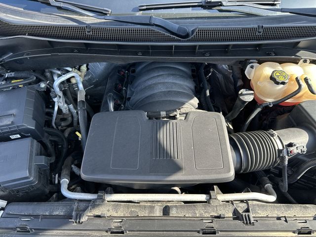 Used 2022 White Chevrolet Z71 image 28