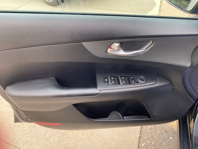 2019 Kia Forte LXS - Grey exterior view 11