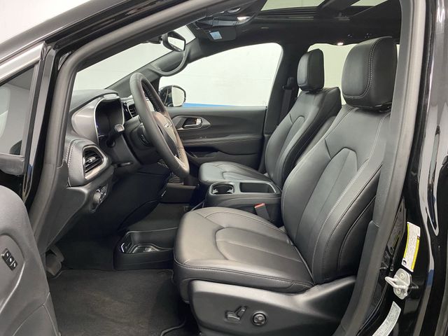 2025 Chrysler Pacifica photo 4