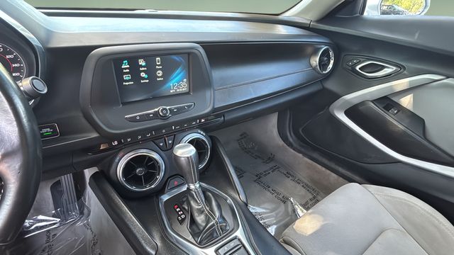 Used 2018 Silver Chevrolet 1LT image 24