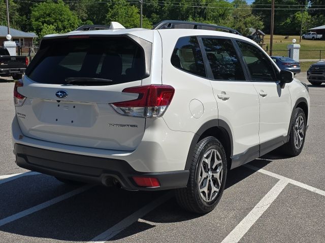 2023 Subaru Forester Premium:B02302