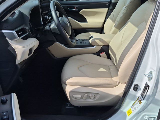 Used 2025 Toyota Highlander SUV