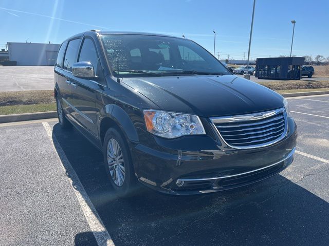 Used 2014 Chrysler Town and Country Touring-L 4D Passenger Van