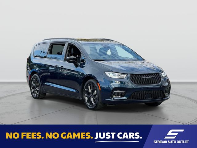 2025 Chrysler Pacifica Limited's photo