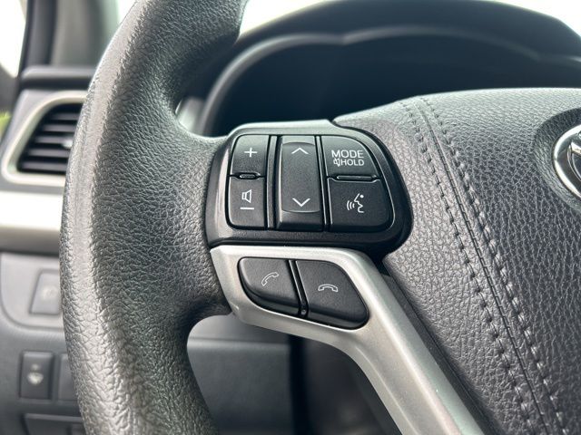 used 2019 Toyota Highlander car, priced at $23,999