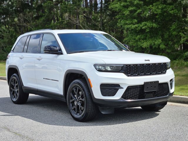 Bright White Clearcoat 2025 Jeep Grand Cherokee Altitude 4WD SUV / Crossover Four-Wheel Drive 8-Speed Automatic