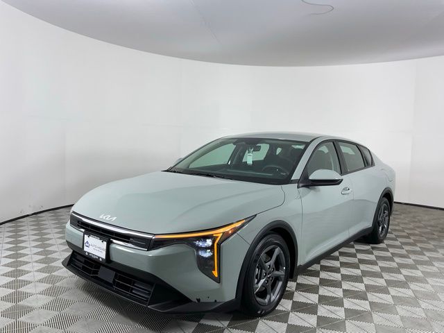 226632025 Kia K4 LXS