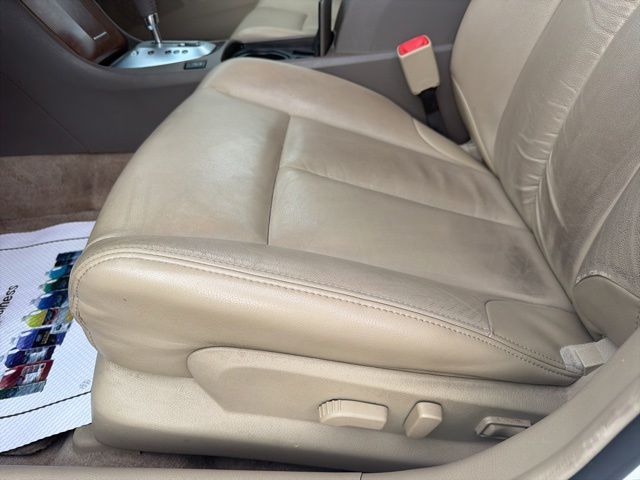 Used 2009 White Nissan 2.5 SL image 25