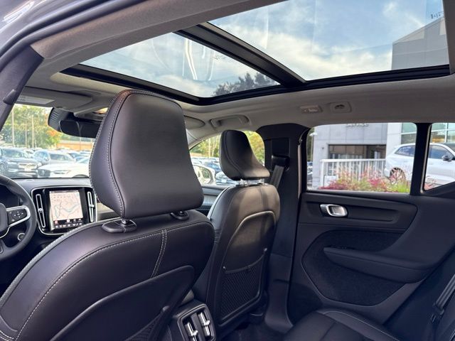 Used 2024 Volvo XC40 SUV