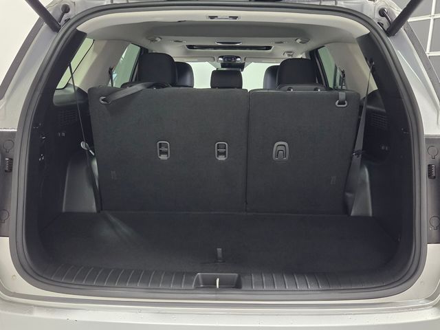 Used 2025 Silver Hyundai SEL Premium image 12