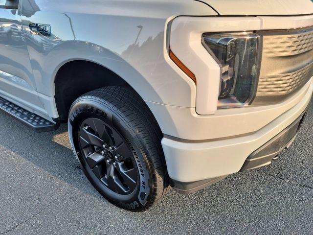 Used 2024 White Ford XLT image 8