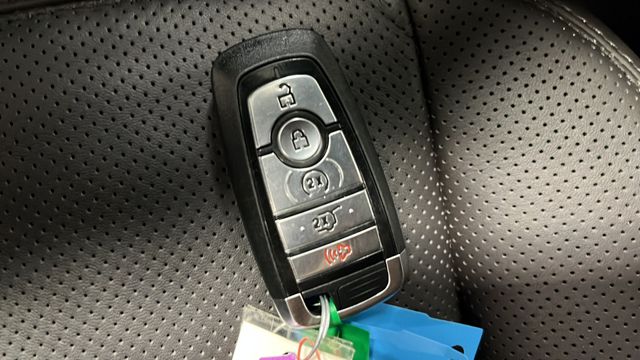 Used 2025 Carbonized Gray Metallic Ford Platinum image 9